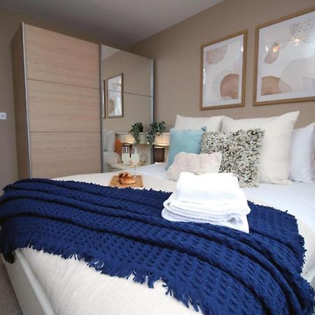 Observatory 2 Bedroom Apartment Overlooking Beach Свонсі Екстер'єр фото