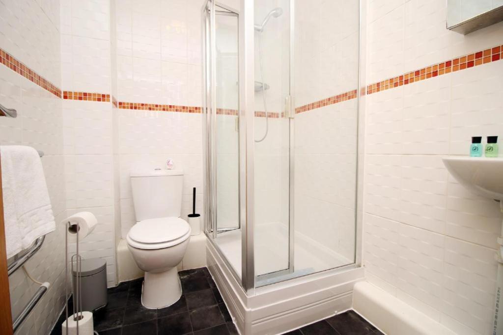Observatory 2 Bedroom Apartment Overlooking Beach Свонсі Екстер'єр фото