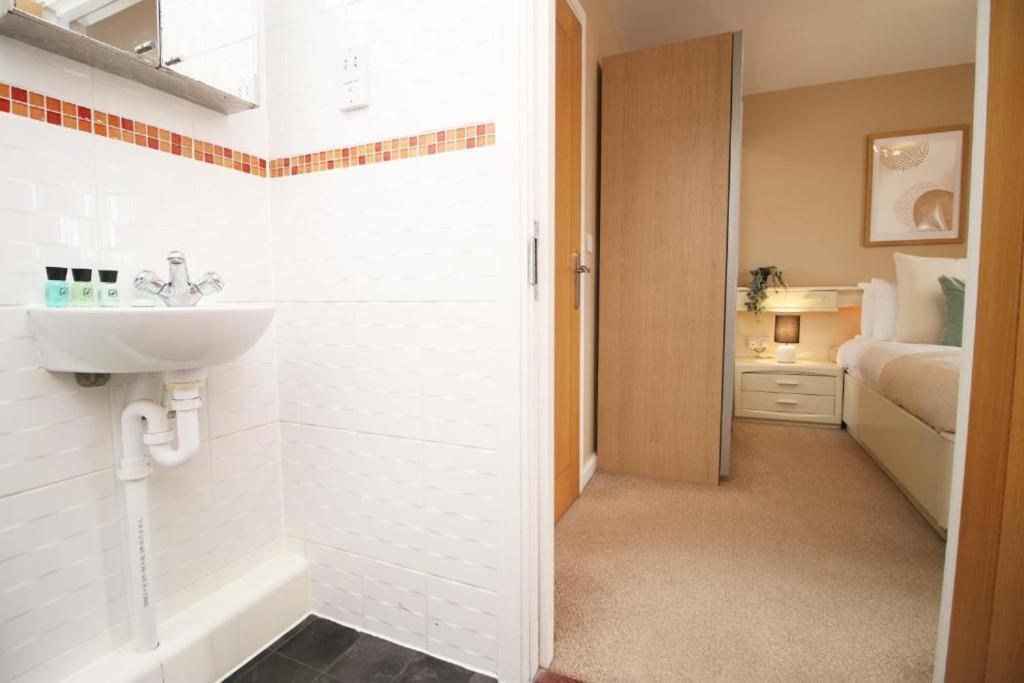 Observatory 2 Bedroom Apartment Overlooking Beach Свонсі Екстер'єр фото