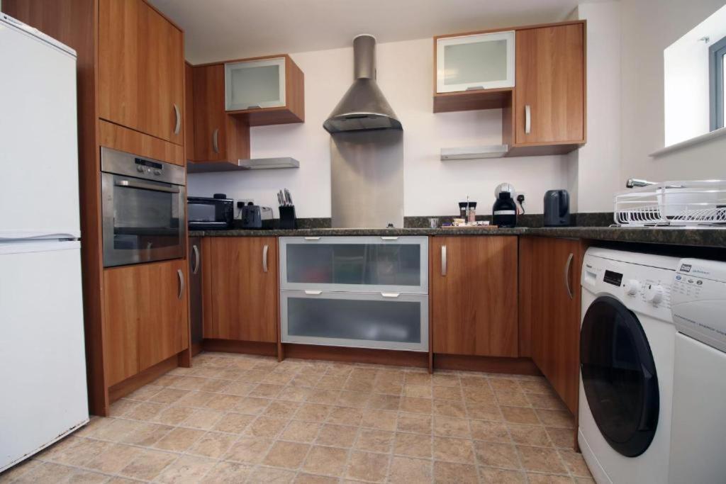 Observatory 2 Bedroom Apartment Overlooking Beach Свонсі Екстер'єр фото