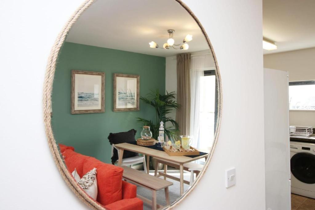 Observatory 2 Bedroom Apartment Overlooking Beach Свонсі Екстер'єр фото