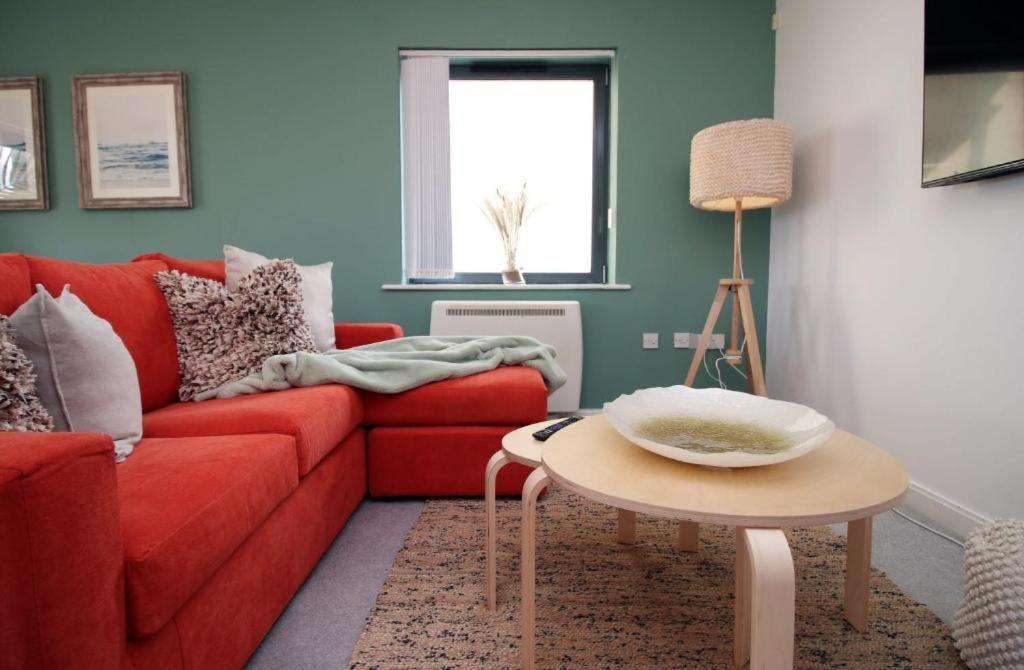 Observatory 2 Bedroom Apartment Overlooking Beach Свонсі Екстер'єр фото