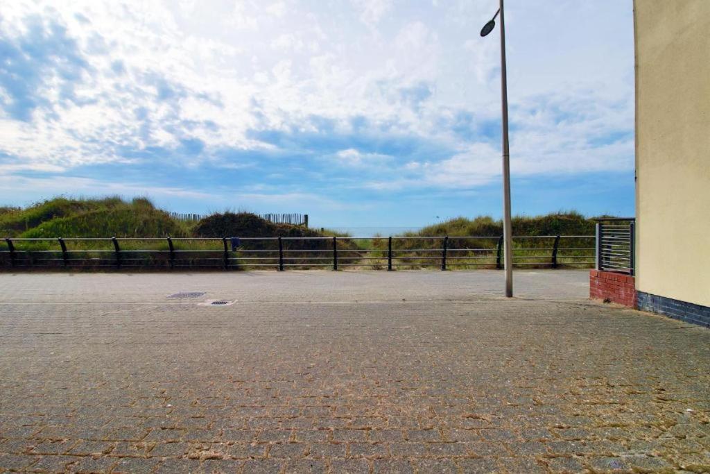 Observatory 2 Bedroom Apartment Overlooking Beach Свонсі Екстер'єр фото