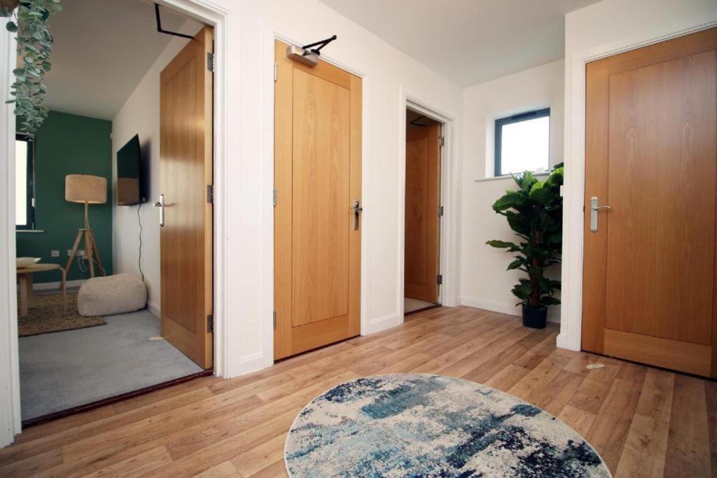 Observatory 2 Bedroom Apartment Overlooking Beach Свонсі Екстер'єр фото