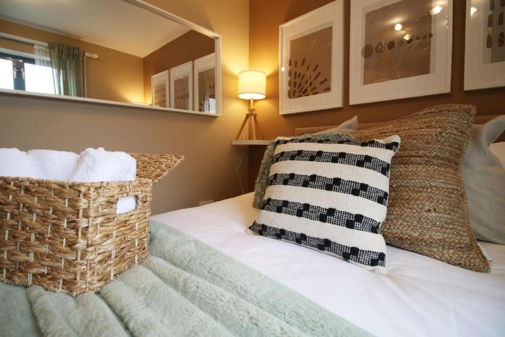Observatory 2 Bedroom Apartment Overlooking Beach Свонсі Екстер'єр фото